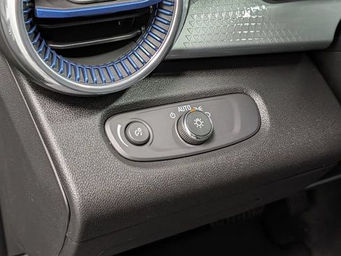 New 2026 Chevrolet Trax LT w/ LT Convenience Package FWD image 15