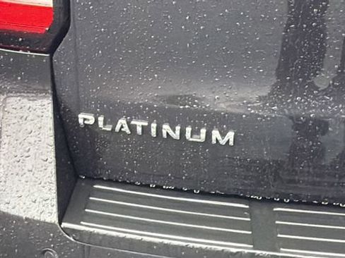 Used 2024 Ford Expedition Platinum image 12