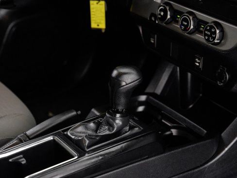 Used 2018 Toyota Tacoma SR RWD image 21