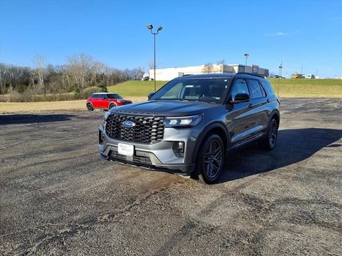 Used 2025 Ford Explorer ST-Line w/ ST-Line Street Pack image 39