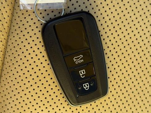 Used 2014 Toyota Highlander Limited FWD image 28