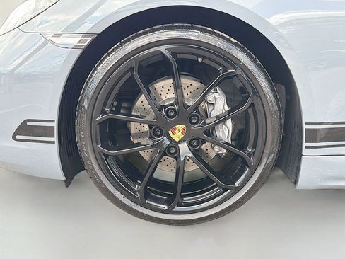 Used 2025 Porsche 718 Cayman image 38