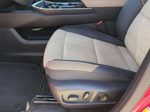 Used 2025 Chevrolet Equinox ACTIV w/ Safety and Technology Package image 19