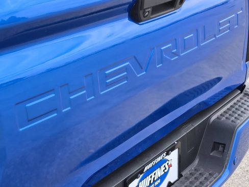 Used 2023 Chevrolet Colorado LT w/ LT Convenience Package II RWD image 10