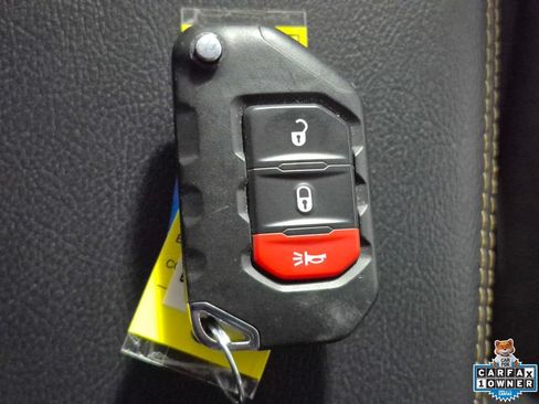 Used 2025 Jeep Wrangler Unlimited Sahara AWD/4WD image 29
