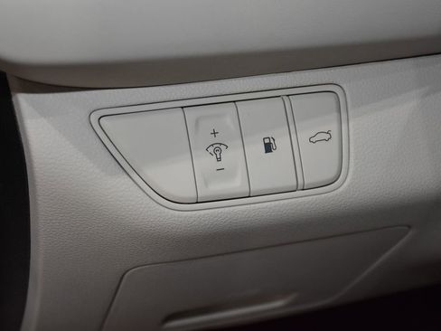 New 2025 Genesis G70 2.5T image 9