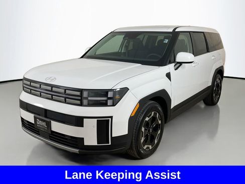 Used 2025 Hyundai Santa Fe SE image 3