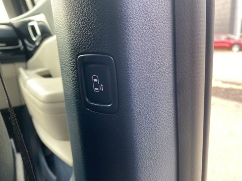 Used 2025 Kia Carnival SX Prestige image 18