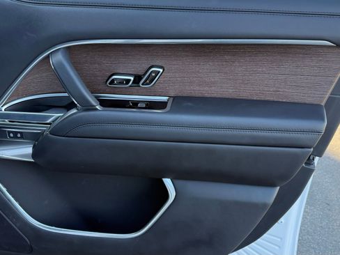 Used 2025 Land Rover Range Rover SE image 23