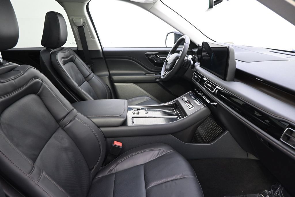 New 2026 Lincoln Aviator Reserve w/ Jet Appearance Package AWD/4WD image 16