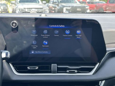 Used 2026 Chevrolet Equinox LT w/ Safety and Technology Package FWD image 11