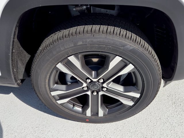 New 2027 Jeep Grand Cherokee Limited RWD image 11