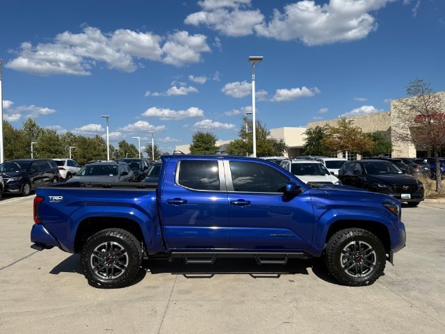 Used 2025 Toyota Tacoma TRD Sport AWD/4WD image 7