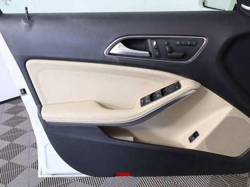 Used 2017 Mercedes-Benz GLA 250 image 12