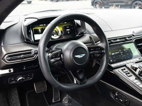 Used 2025 Aston Martin V8 Vantage Coupe image 24