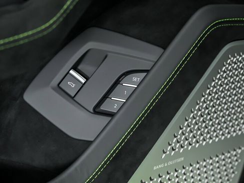 Used 2023 Lamborghini Urus Performante AWD/4WD image 19