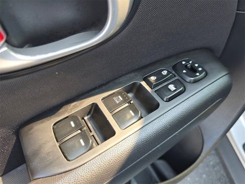 Used 2015 Kia Soul image 19