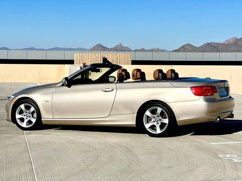 Used 2013 BMW 335i Convertible RWD image 9