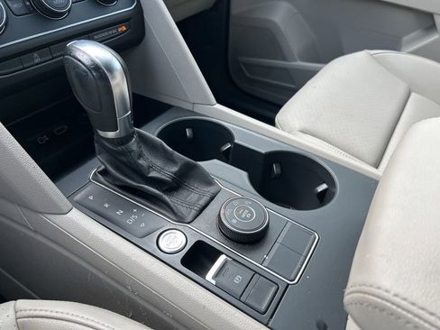 Used 2019 Volkswagen Atlas SE w/ Towing Package image 30