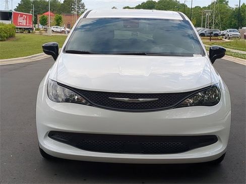 New 2025 Chrysler Voyager LX image 16