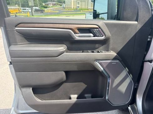 Used 2025 Chevrolet Silverado 3500 High Country AWD/4WD image 19