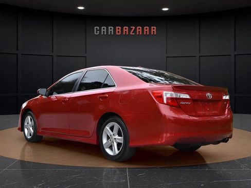 Used 2014 Toyota Camry SE w/ Moonroof Package image 4