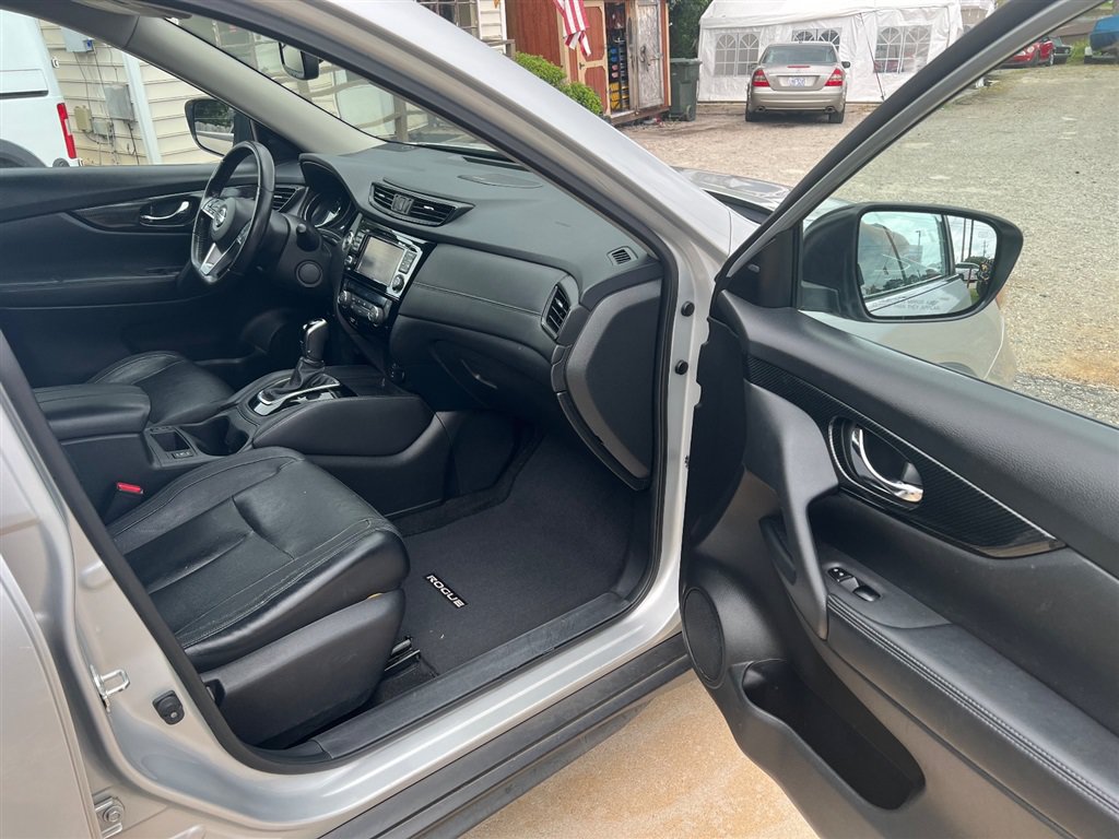 Used 2017 Nissan Rogue SL FWD image 14