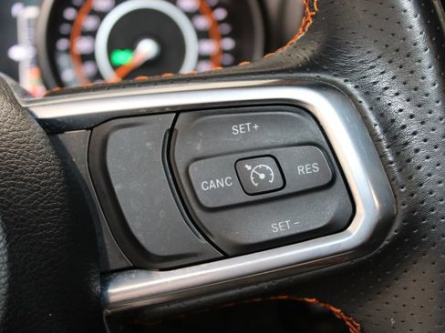 Used 2023 Jeep Gladiator Mojave AWD/4WD image 32