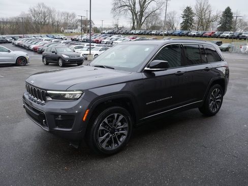 New 2025 Jeep Grand Cherokee Overland w/ Adv Protech Group III image 12