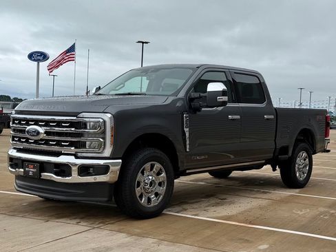 New 2026 Ford F250 Lariat w/ Black Appearance Package AWD/4WD image 6
