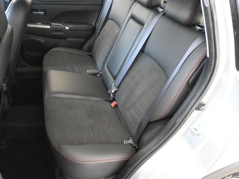 Used 2023 Mitsubishi Outlander Sport SE image 17