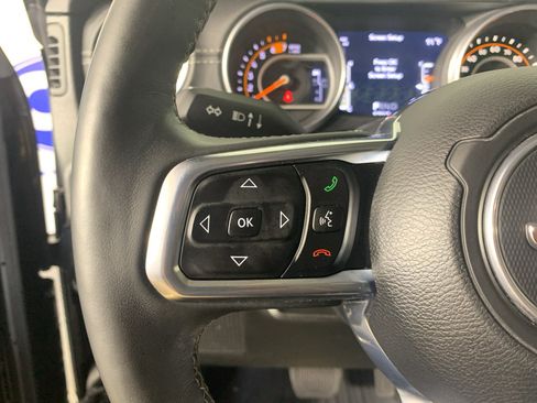 Used 2018 Jeep Wrangler Unlimited Sahara w/ Dual Top Group AWD/4WD image 18