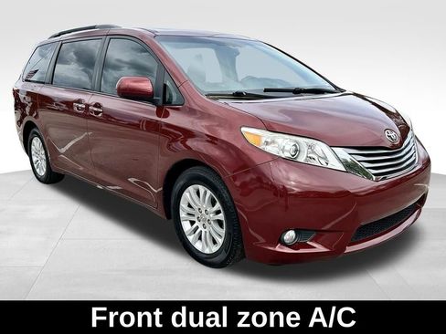 Used 2017 Toyota Sienna XLE w/ XLE Navigation Package image 3
