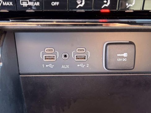 Used 2024 Jeep Grand Cherokee Laredo image 31