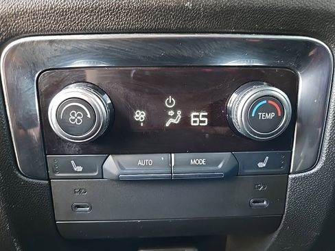 Used 2025 GMC Yukon XL Denali AWD/4WD image 53