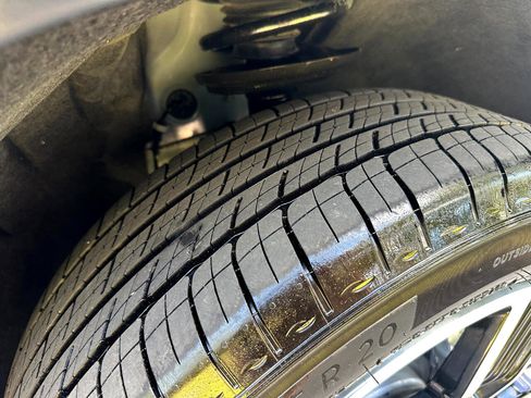 Used 2019 GMC Acadia SLT w/ Black Edition image 54