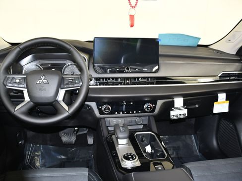 New 2026 Mitsubishi Outlander SE AWD/4WD image 11