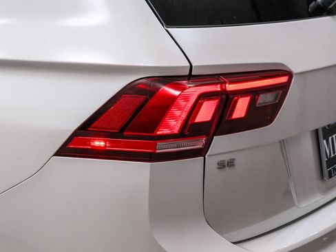 Used 2022 Volkswagen Tiguan SE R-Line FWD image 7
