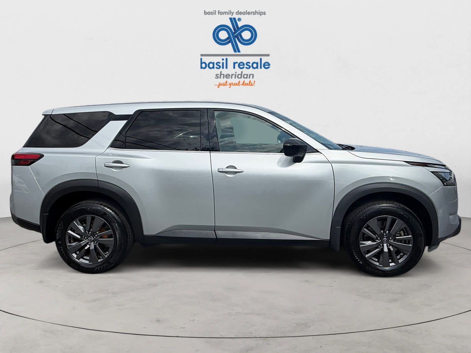 Used 2024 Nissan Pathfinder S AWD/4WD image 8