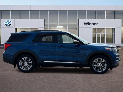 Used 2022 Ford Explorer XLT w/ Equipment Group 202A AWD/4WD image 6