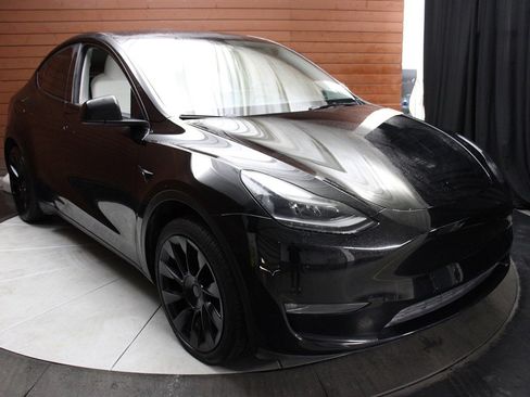 Used 2023 Tesla Model Y 2WD image 13