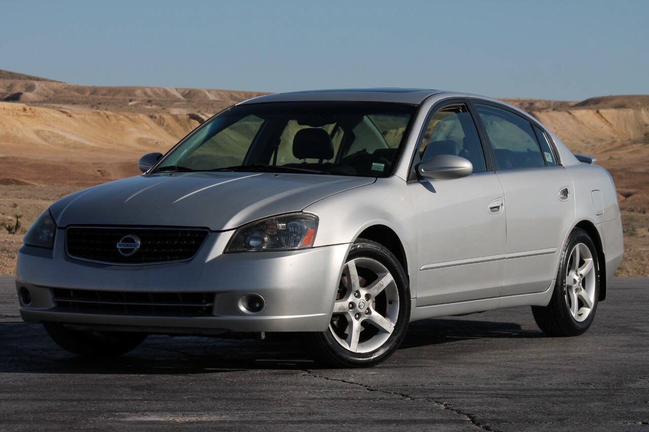Used 2005 Nissan Altima 3.5 SE w/ (X02) Navigation Pkg FWD image 4