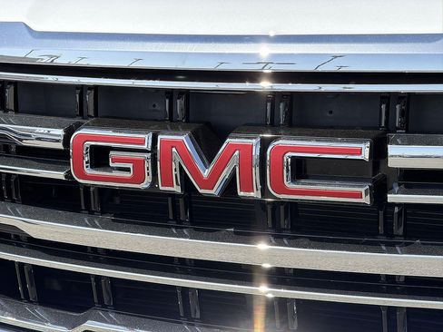 Used 2024 GMC Yukon SLT RWD image 30