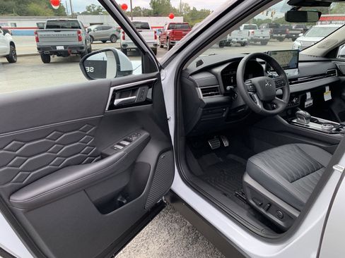 New 2025 Mitsubishi Outlander SEL image 6