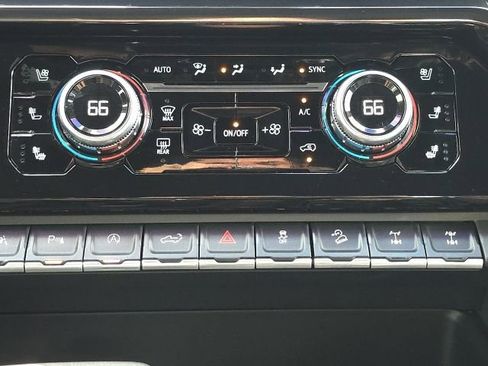 Used 2022 GMC Sierra 1500 AT4X image 37