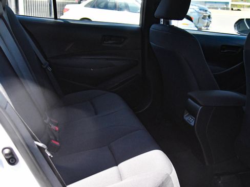 Used 2025 Toyota Corolla LE FWD image 39