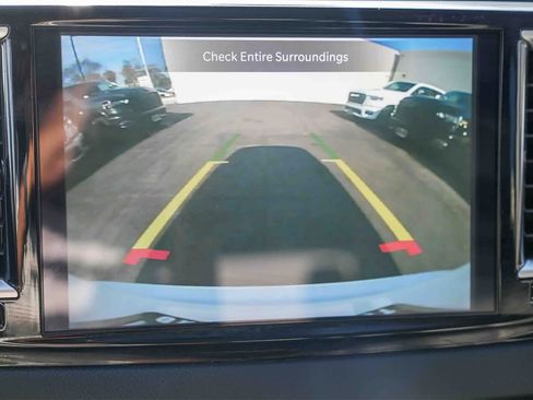 Used 2024 Chrysler Pacifica Touring-L image 23