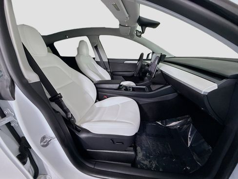 Used 2023 Tesla Model Y Long Range image 28