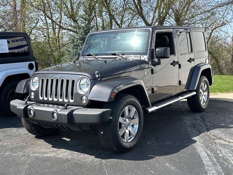 Used 2016 Jeep Wrangler Unlimited Sahara w/ Dual Top Group AWD/4WD image 5