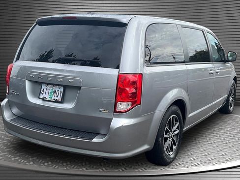 Used 2018 Dodge Grand Caravan SE FWD image 6